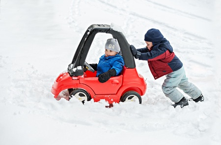 Children_Playing_Snow_Winter_Eczema_Treatment